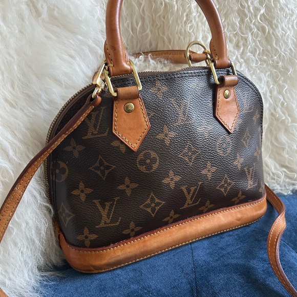 Louis Vuitton Alma bb leather handbag - Picture 4 of 7